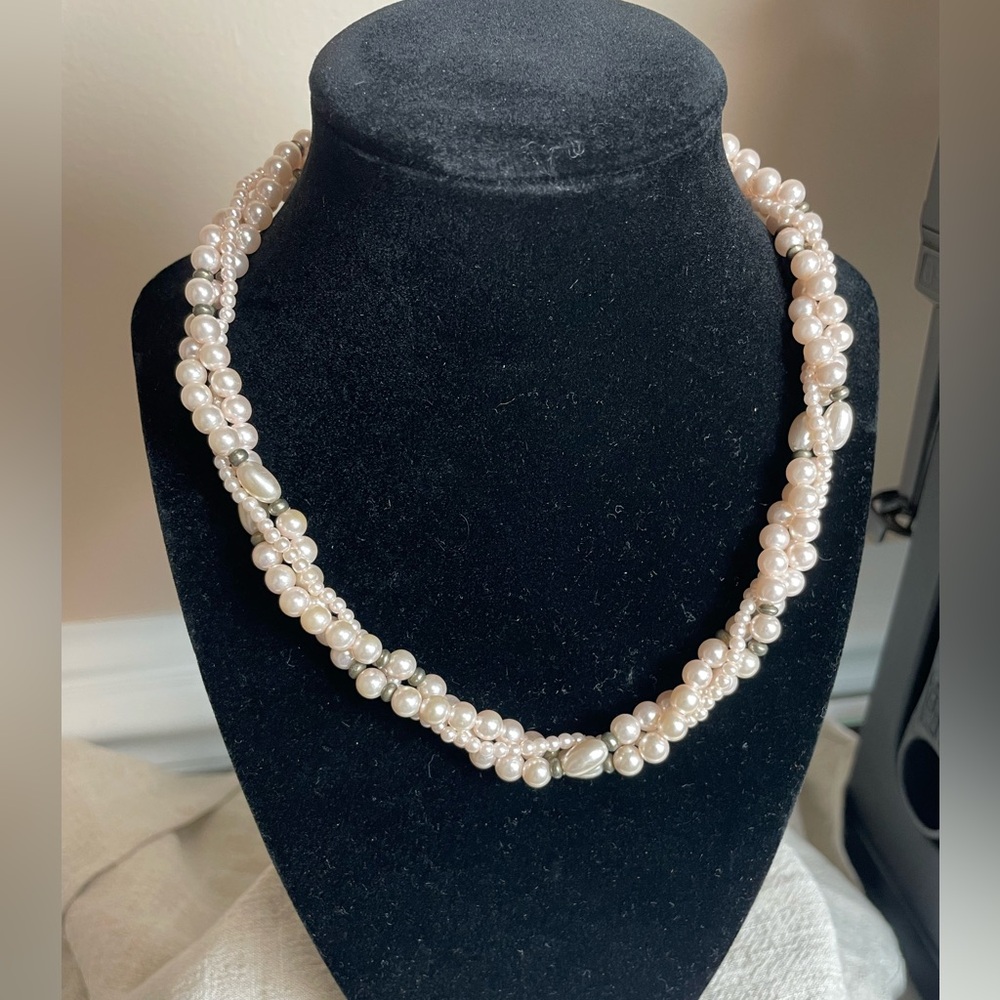 Elegant Faux Pearl Blush/Cream Necklace 2.5 inch neck drop